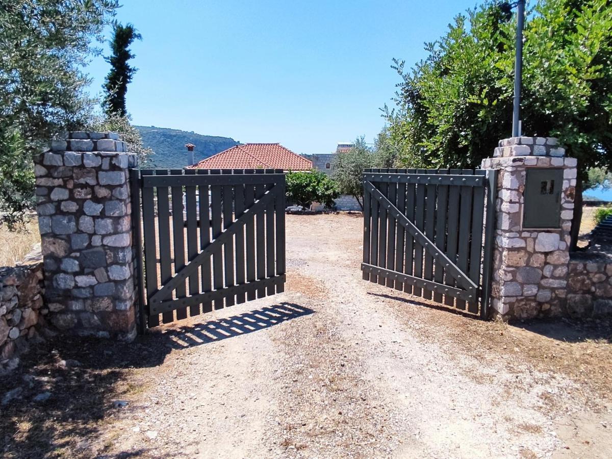 Athina'S Stone House In Kardamyli Villa Exterior foto